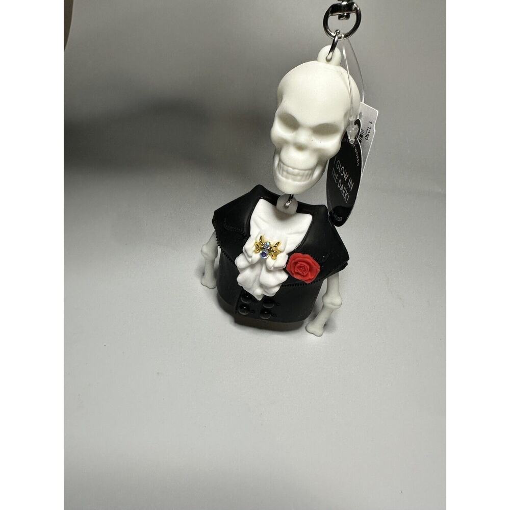 Bath & Body Works GLOW IN THE DARK SKELETON Pocketbac Holder - Picture 3 of 3